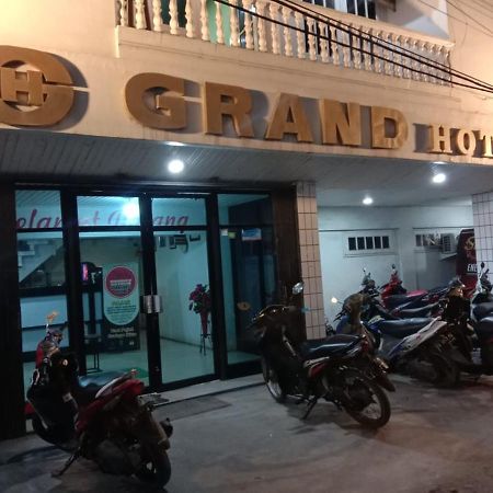 Grand Hotel Pemangkat Екстер'єр фото