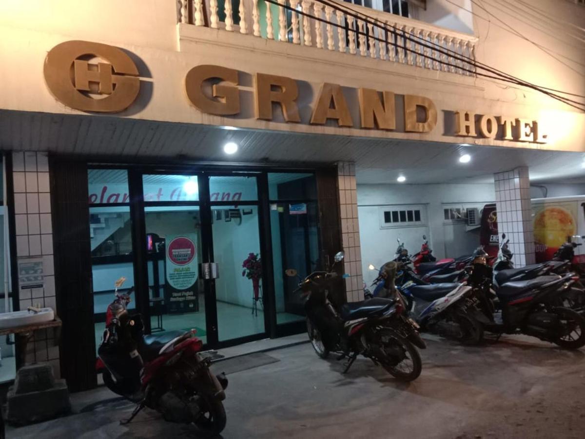 Grand Hotel Pemangkat Екстер'єр фото
