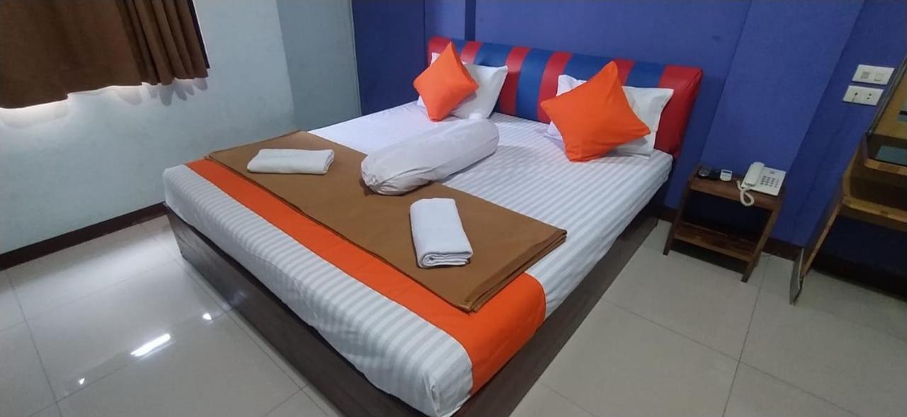 Grand Hotel Pemangkat Екстер'єр фото